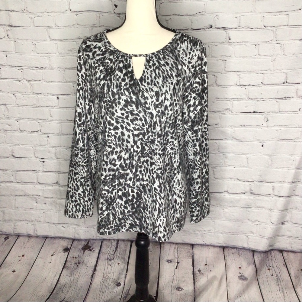 Chico’s Black and Gray Lightweight Animal Print Keyhole Pullover Sweater Medium